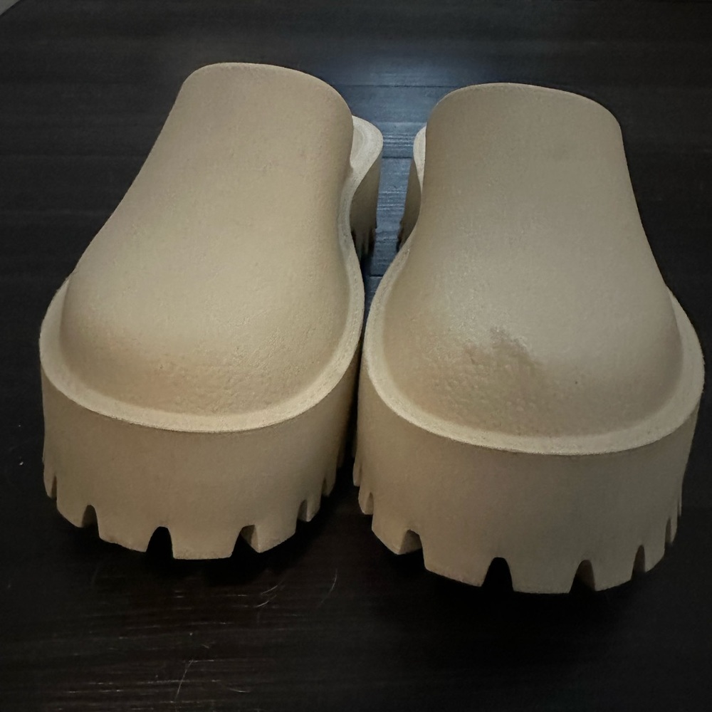 Jeffrey Campbell Clogge in Taupe